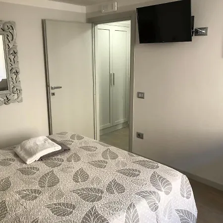In - Cavour 152 Apartament *